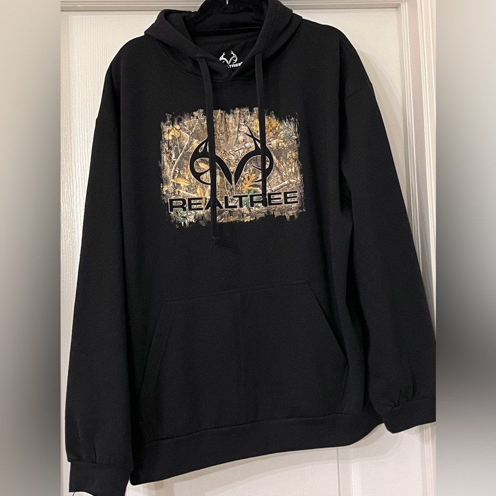 Realtree By Staghorn River Men’s XL Black Pullover Hoodie with Camo Chest Logo